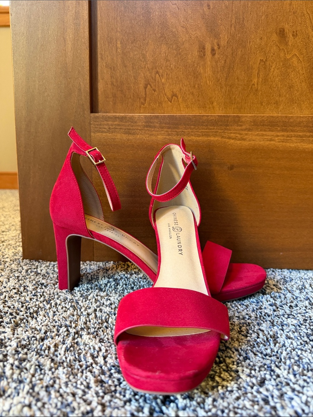 Women's Red Suede Pump